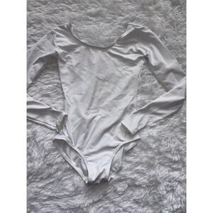 Finihen Girls Sz. 6/8 Classic White Long Sleeved Leotard. Great Item
